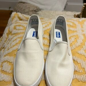 Like new never worn Keds slip on canvas shoes size 9